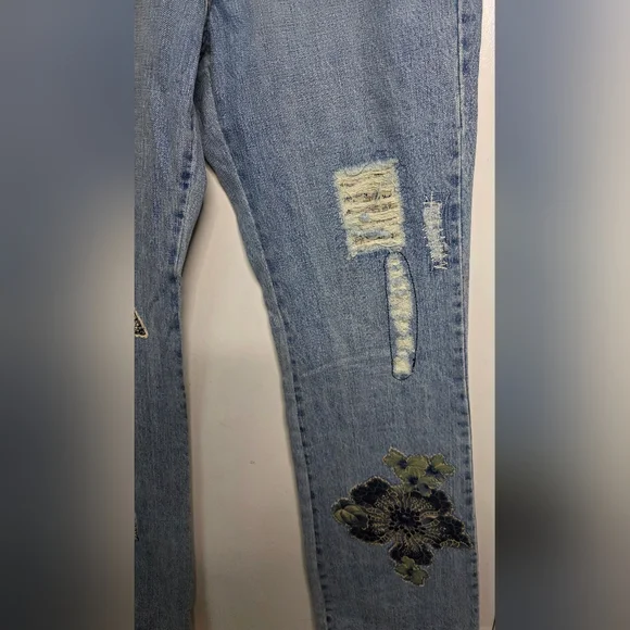 *2 For $30* Z. Cavaricci Blue Straight Leg Vintage Jeans w/ Embroidered Accents - Picture 7 of 14